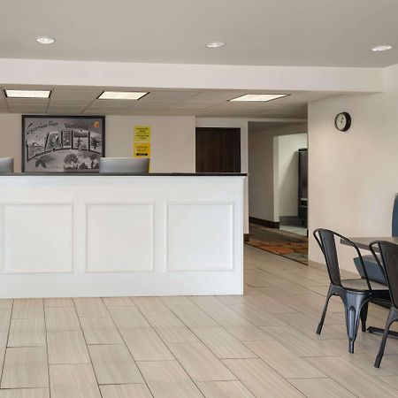 Super 8 By Wyndham Portland/Westbrook Area Hotel Ngoại thất bức ảnh